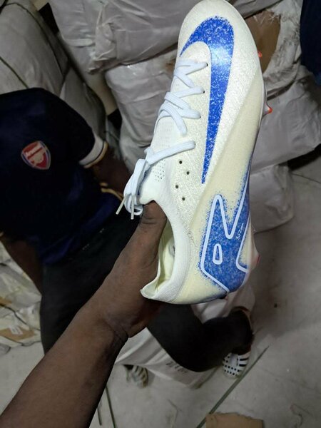 Crampons, paire de magre