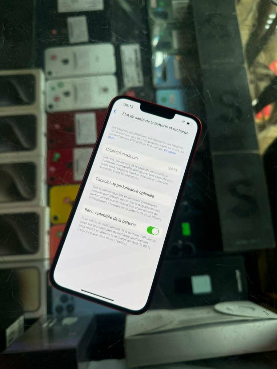 iPhone 14 128 giga tout passe à merveille jamais tapé de cou