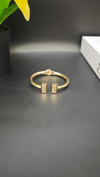 Bracelet doré minimaliste