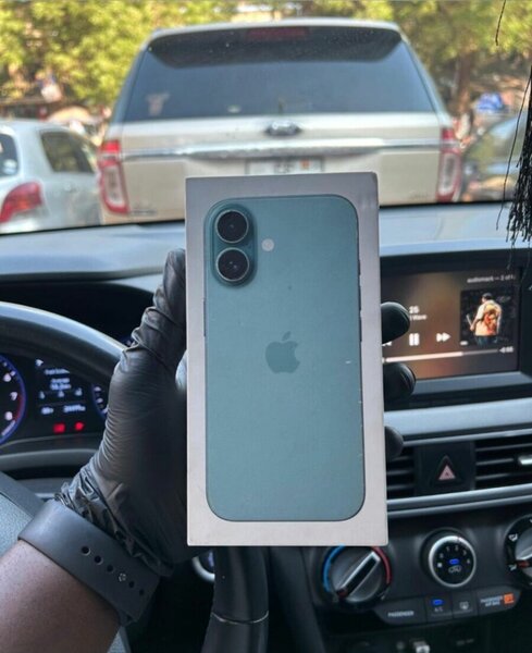 Factory unlocked  New and working well  Available in all col