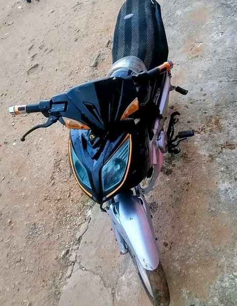 Moto urbaine sportive