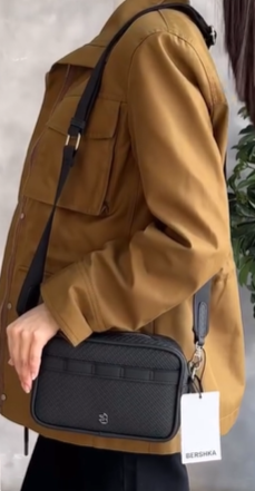 Unisex кроссбоди от BERSHKA черная