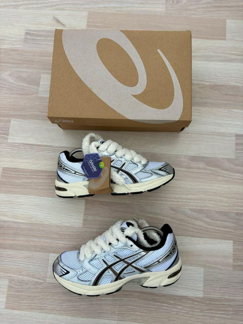 ASICS Sneakers