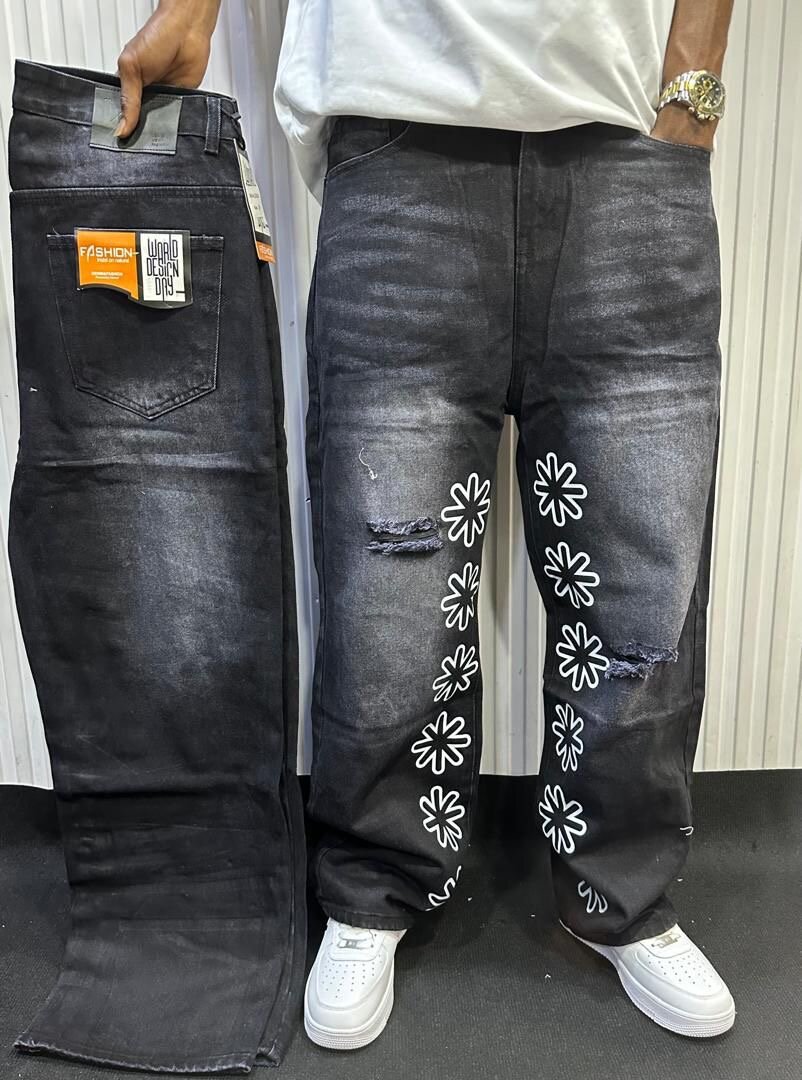 Jeans noir motifs modernes