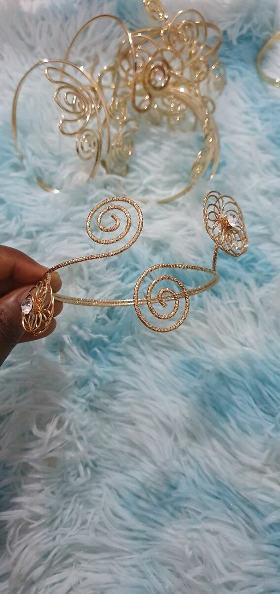 Serre-bras élégant doré