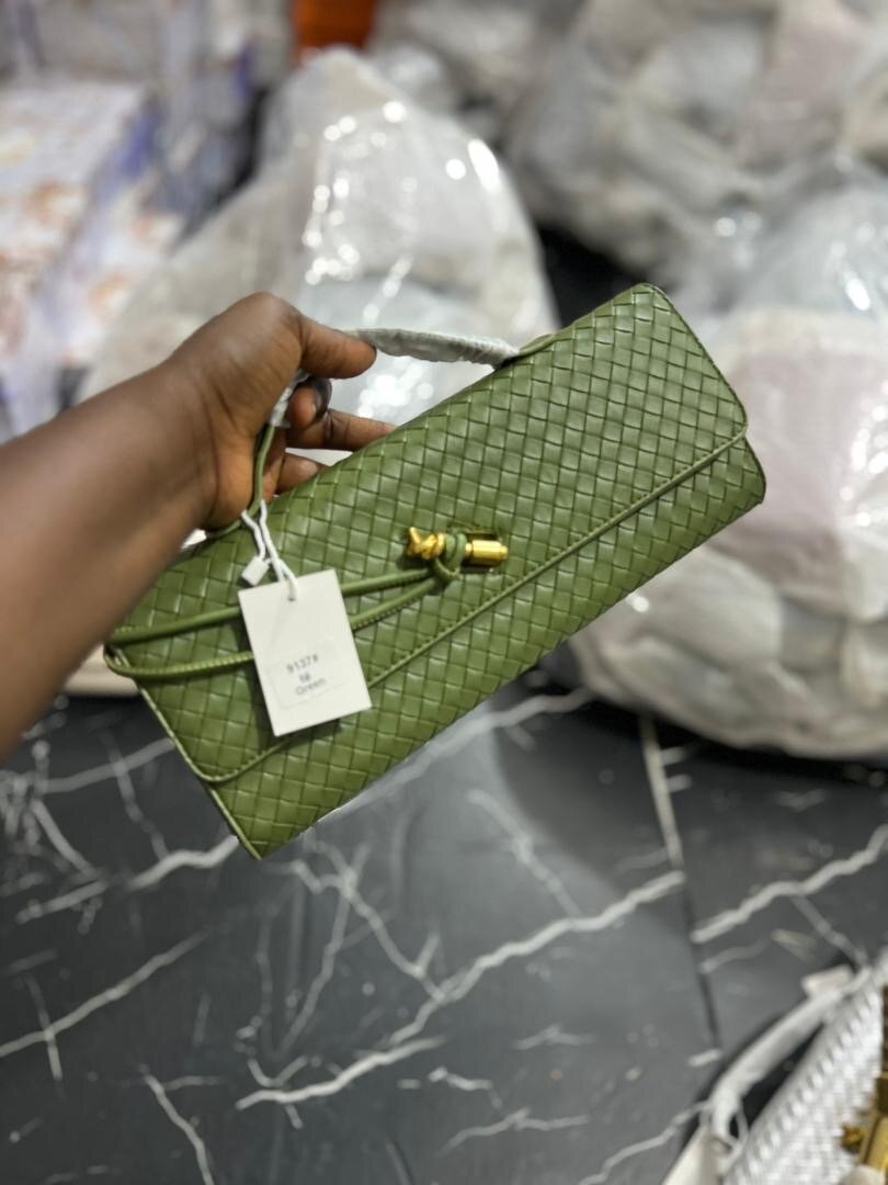 Clutch en cuir tressé