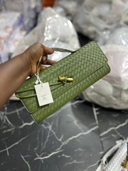 Clutch en cuir tressé