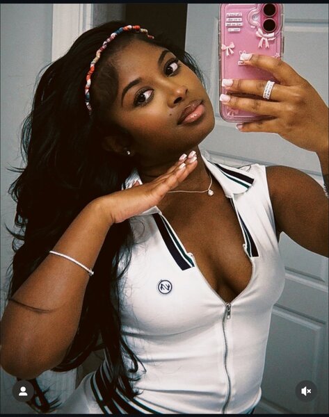 Robe sportive blanche élégante