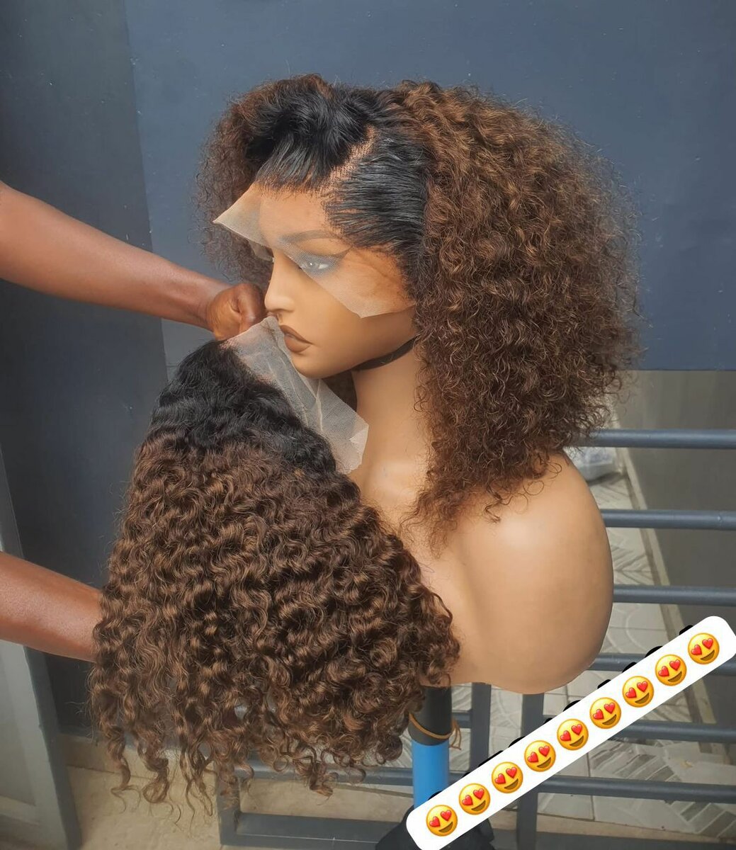 Perruque Frisée en Dentelle