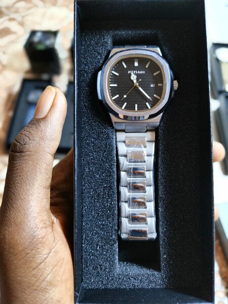 Montres élégantes métalliques