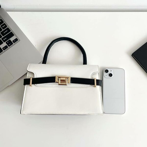 Sac à main chic blanc et rouge