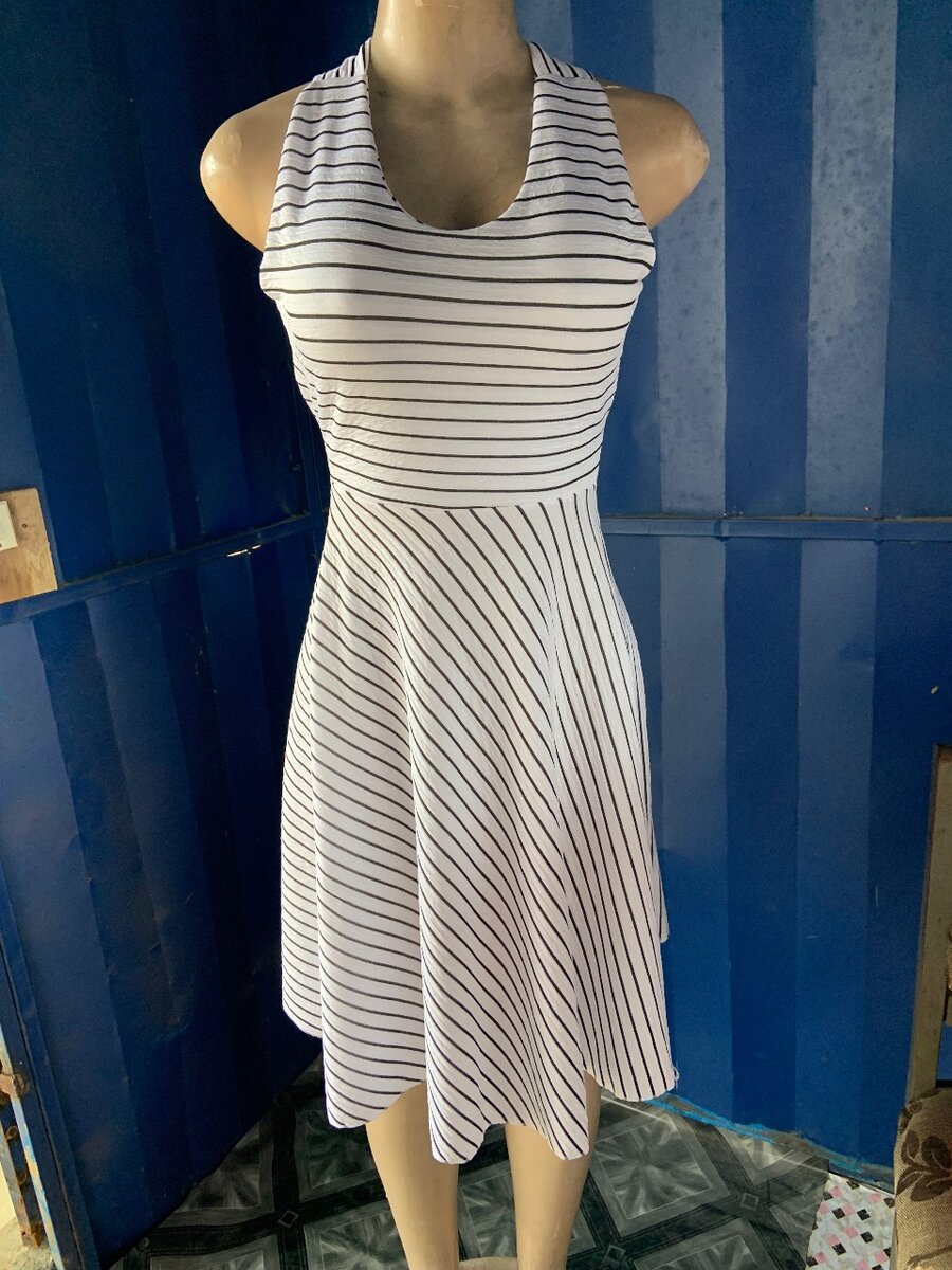 Robe rayée sans manches