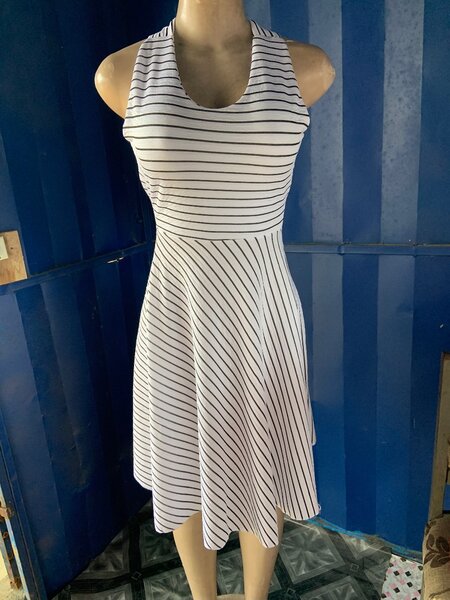 Robe rayée sans manches