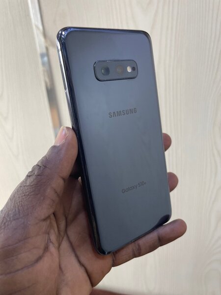 Samsung s10e