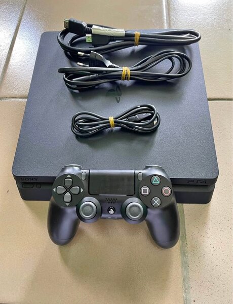Console PS4 Slim avec manette