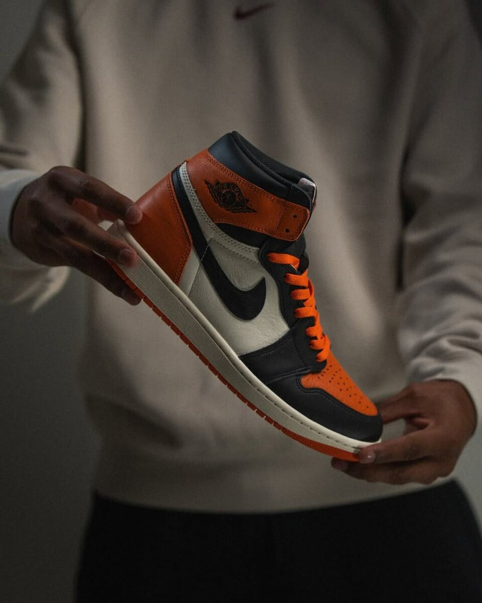 Baskets montantes orange et noir