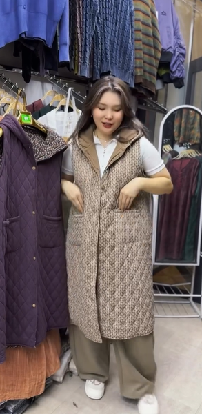 жилетка коричневая