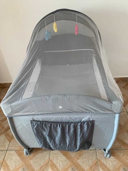 Lit enfants avec moustiquaire