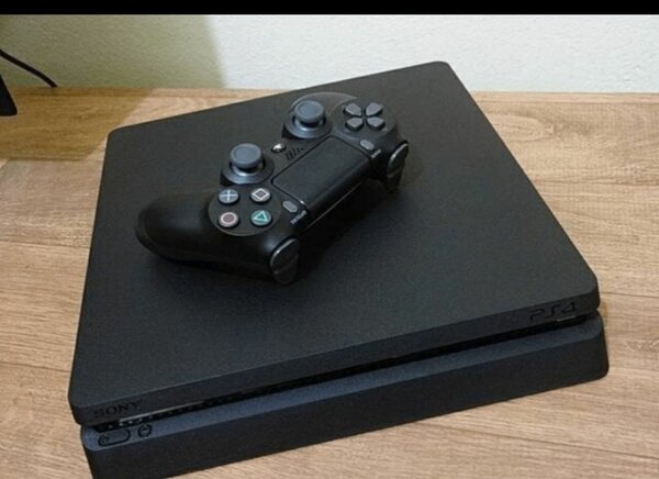 Console de jeu Sony PS4 Slim