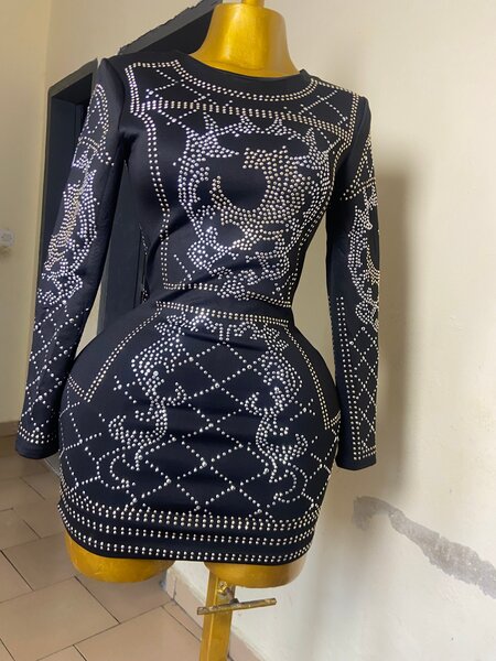 Robe noire à strass glamour