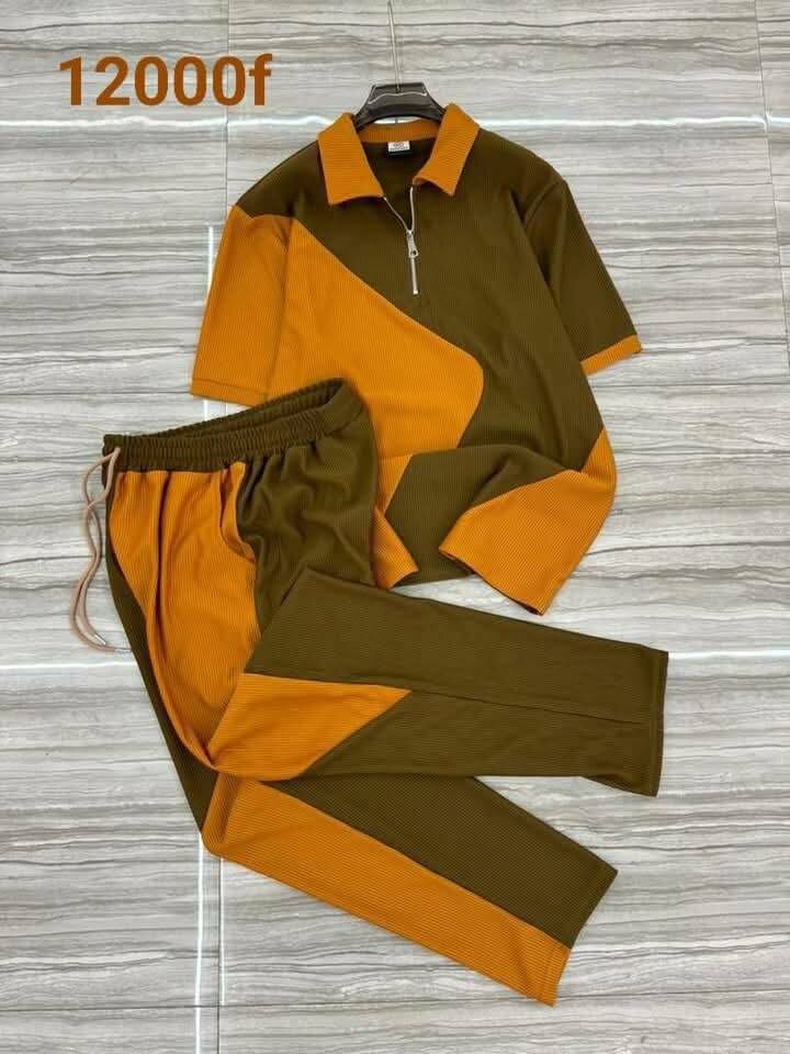 Costume de sport bicolore