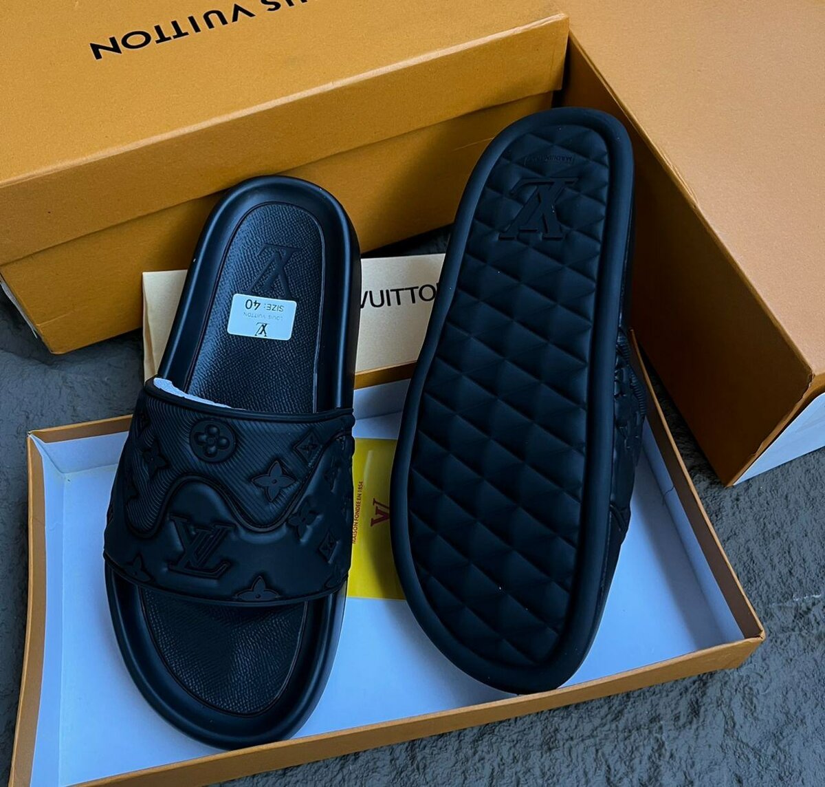 Louis Vuitton slippers
