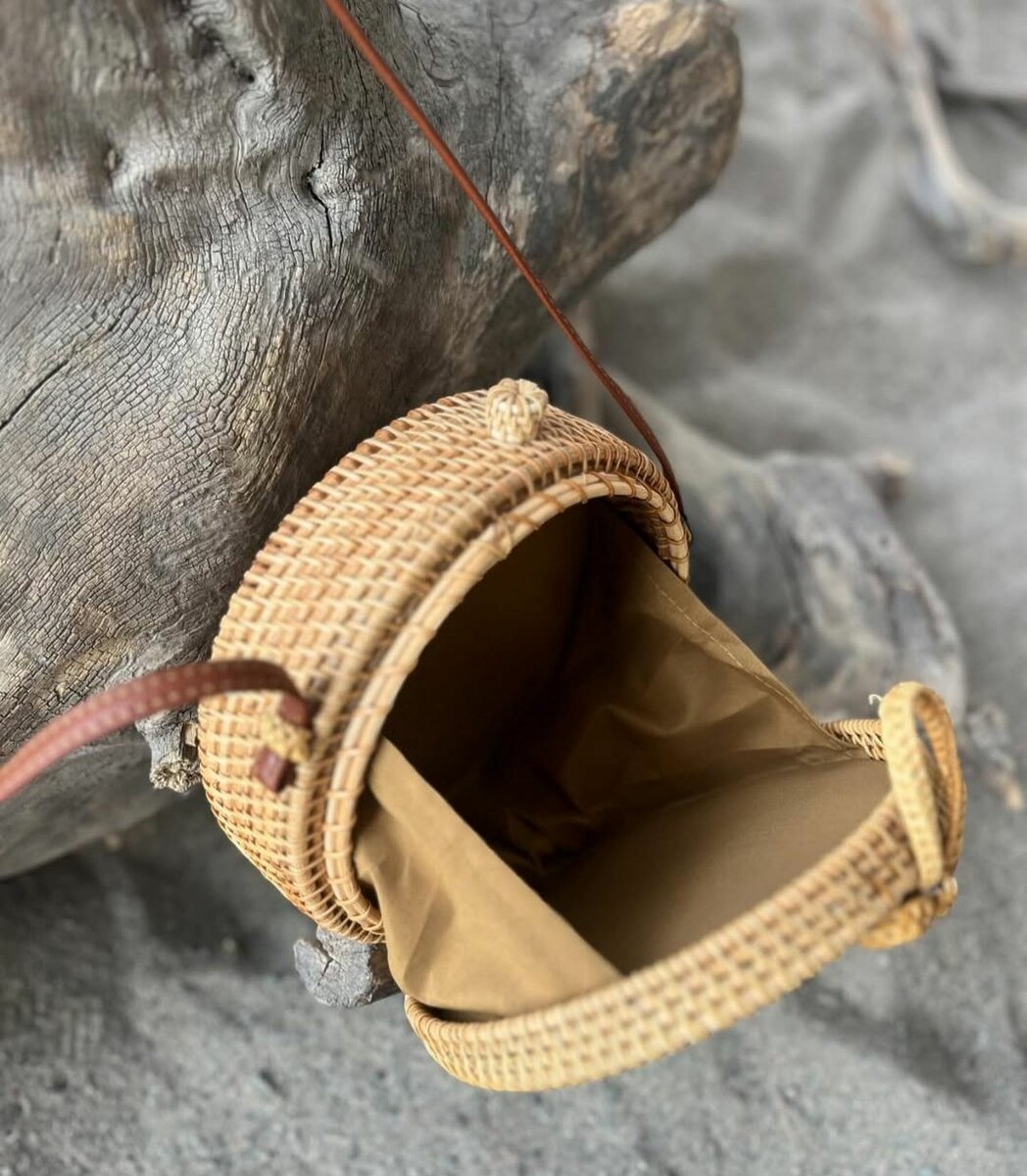 Натуральная плетёная сумочка.