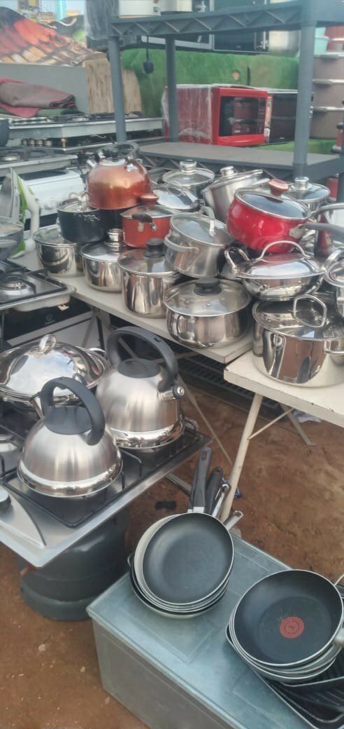 saucepans and other kitchen appliances