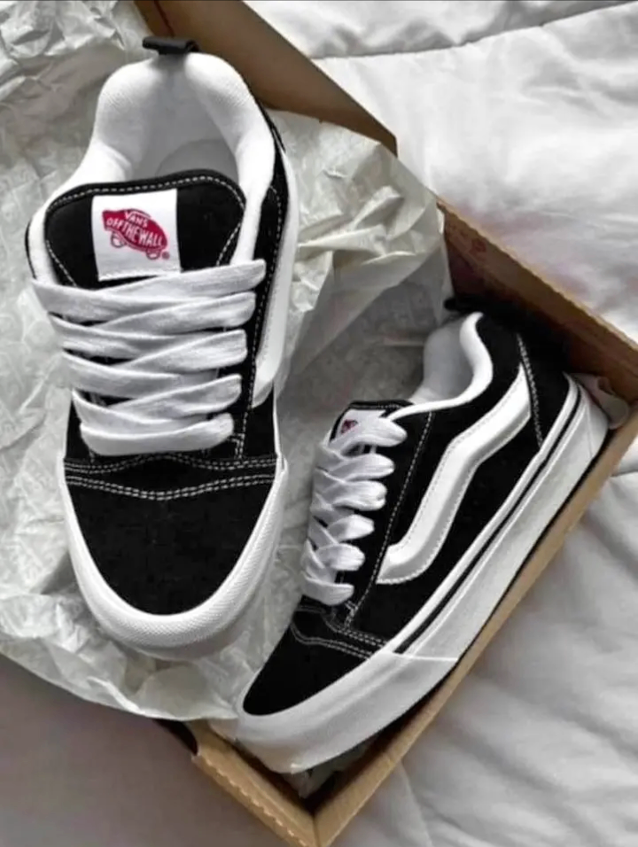 Sneakers en cuir noir-blanc