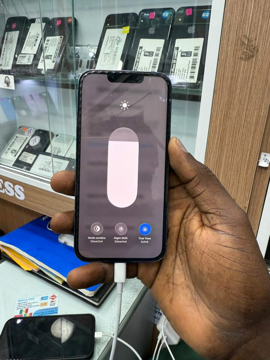 13pro 128g dos fissuré légèrem