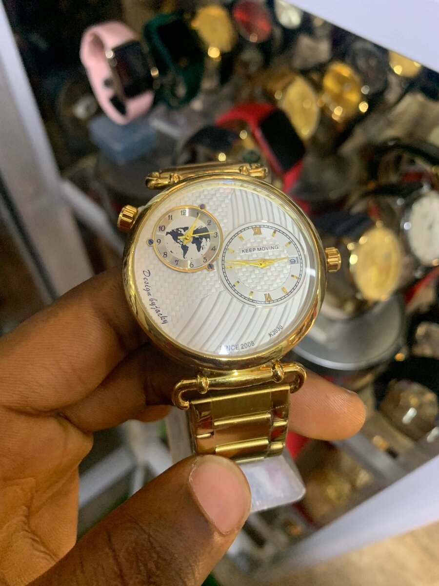 Keep moving gold wrist watch