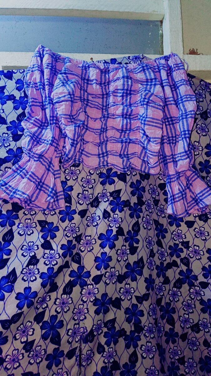 Haut à carreaux rose