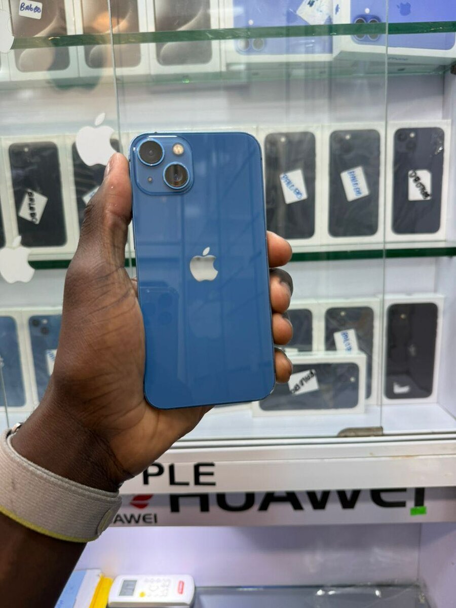 iPhone 13 128Go quasi neuf