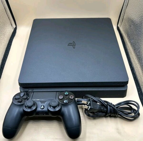 Console de jeux PS4 Slim