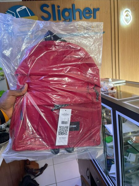 Sac à dos rouge moderne