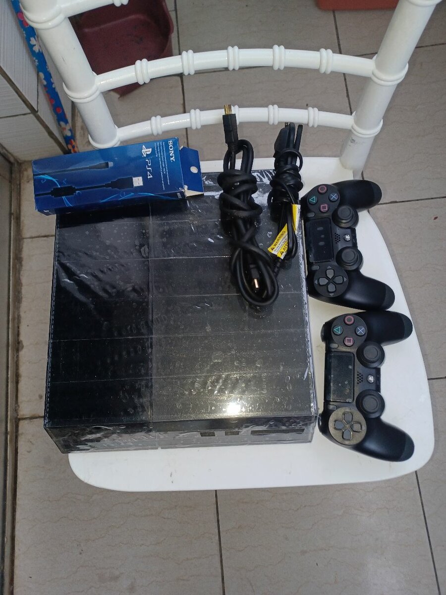 Ps4 craque avec +2manettes