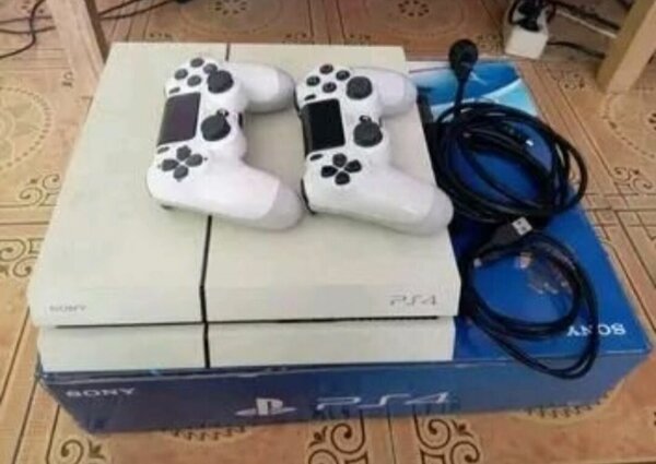Console PS4 Blanc avec Manettes