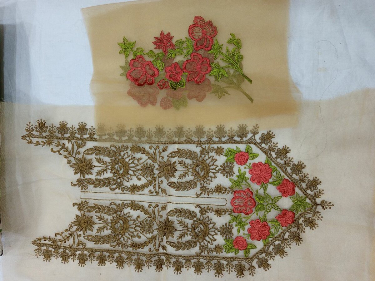 Neckline+bunches pair