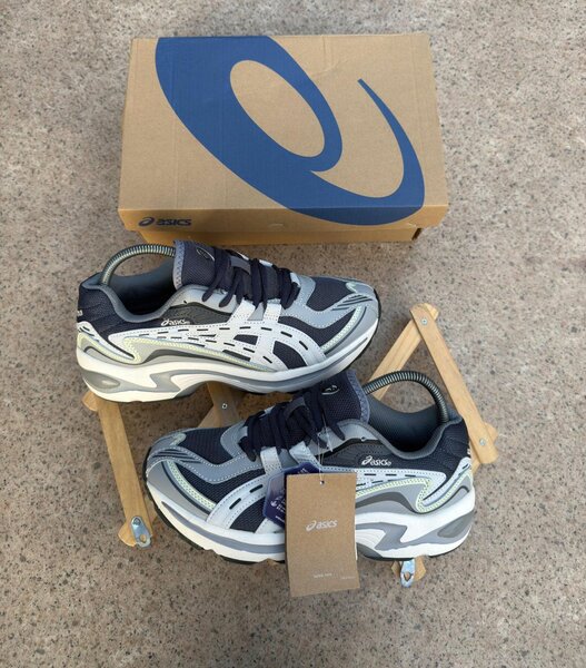 Chaussures de sport ASICS rétro