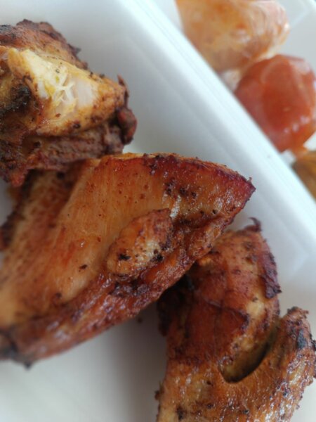 Poulet, Porc, Alloco, attieket