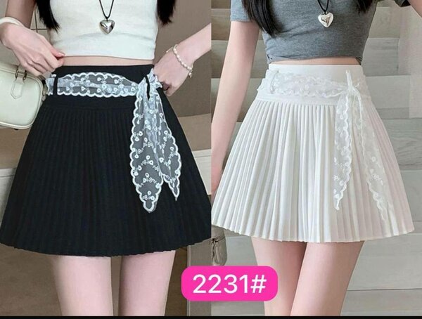 Jupe plissée avec ceinture dentelle