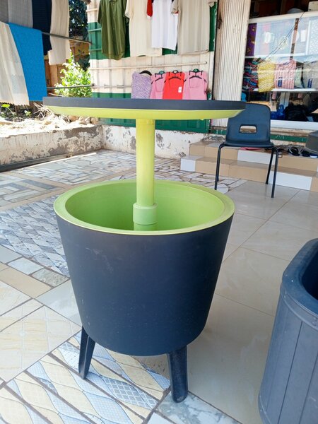 Extendable ice chest