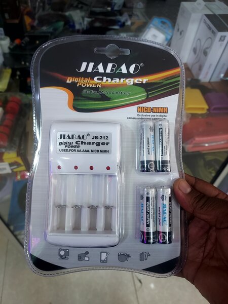 Battery packs and rechargeable