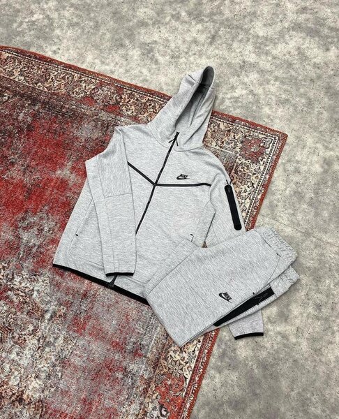 UK import Nike track