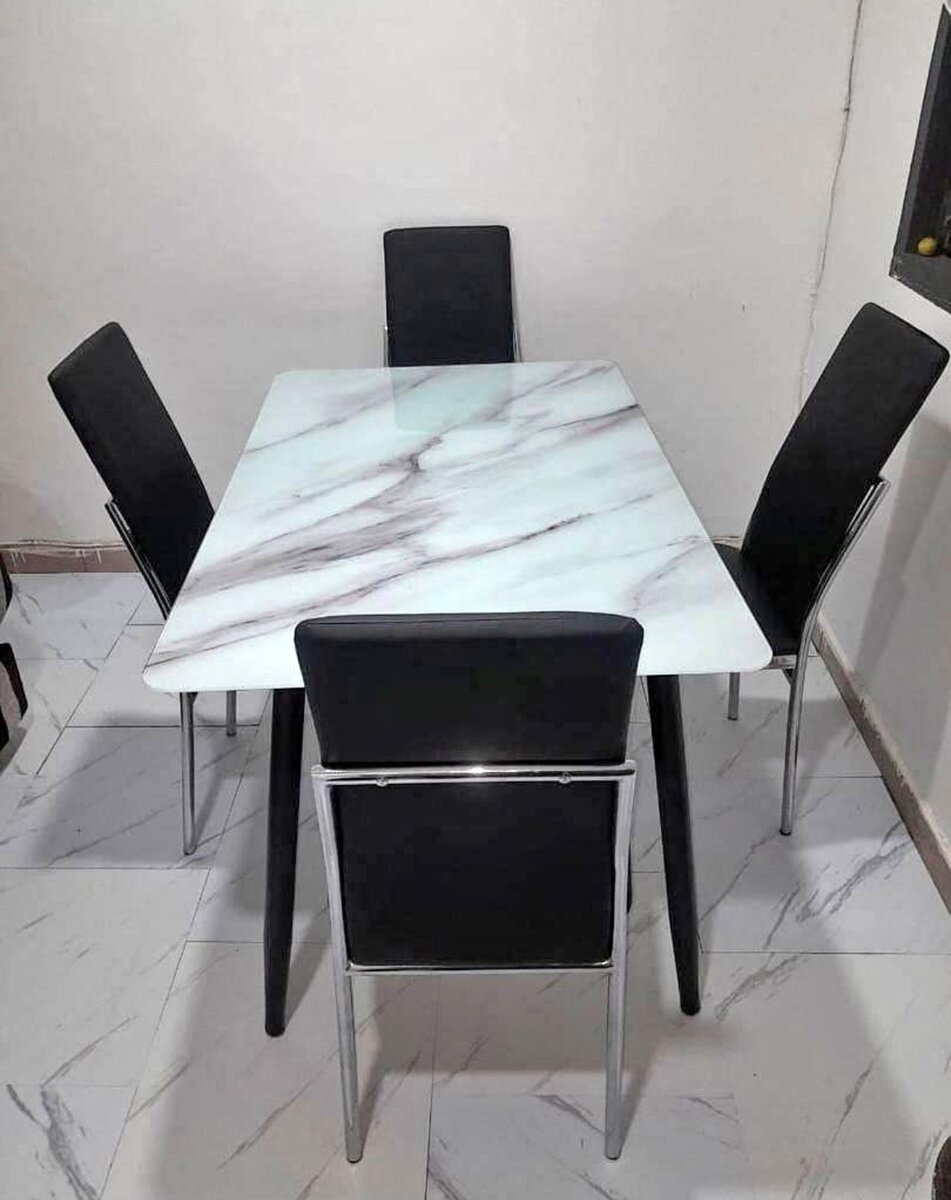 Table à manger en marbre