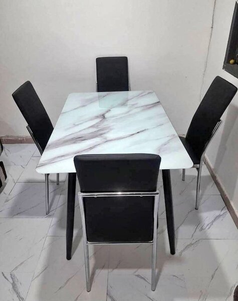 Table à manger en marbre