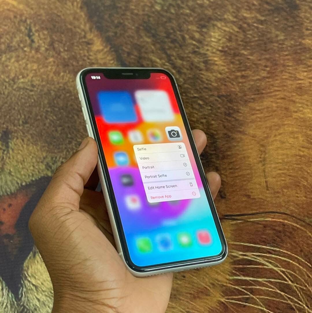 Apple iPhone XR 64GB white