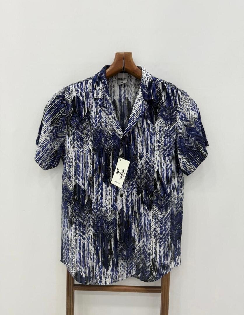 Chemise à motifs bleus