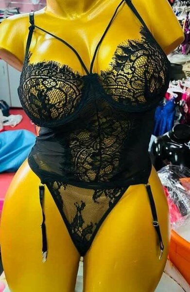 Lingerie sexy en dentelle noir