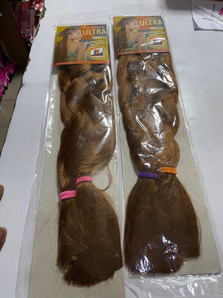 Cheveux synthétiques tressés